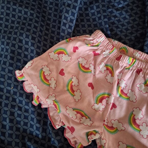 rainbows make me smile top and shorts set 5t - Picture 5 of 13